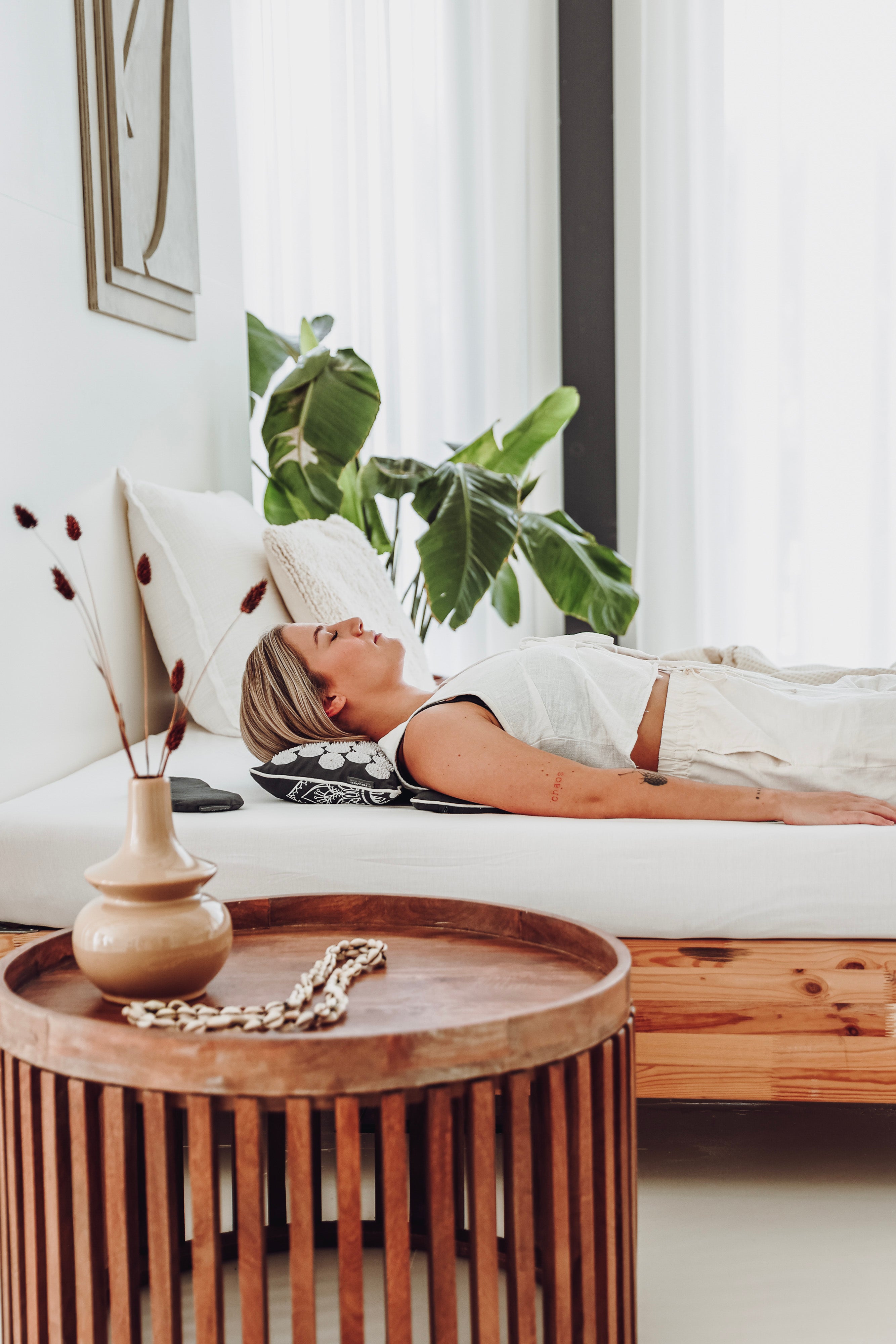 Flowee ECO Spijkermat met kussen Shakti - Wit